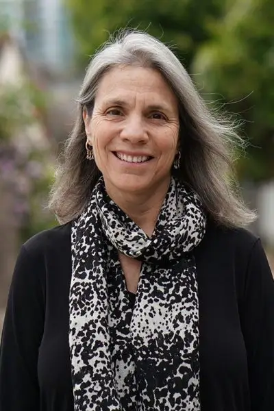 headshot robin steinberg-q2kiyjov4yvt7ui1jrssuho0cnn7u90sqwmxy0ftkg