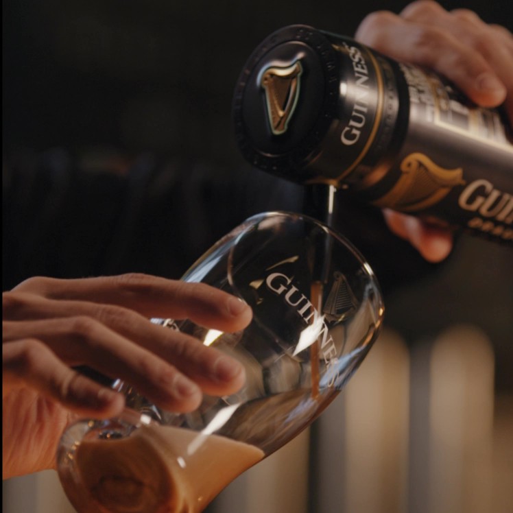 Guinness Nitrosurge: Learn About the Device & Cans | Guinness® EN