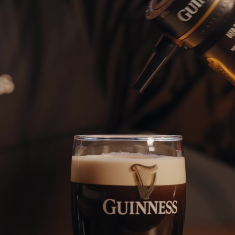 Guinness Nitrosurge: Learn About the Device & Cans | Guinness® EN