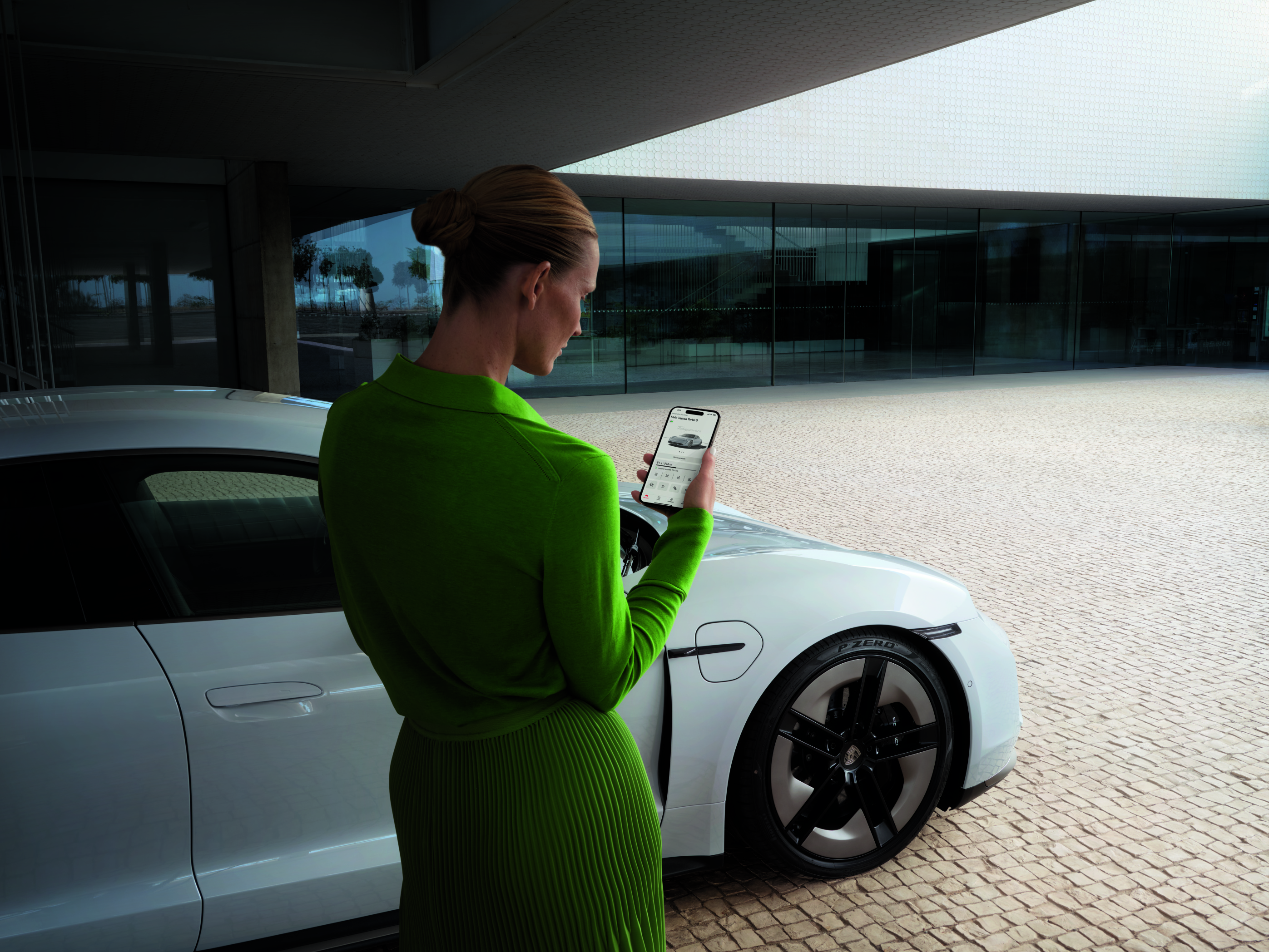 Porsche Connect Package (J1) | Remote