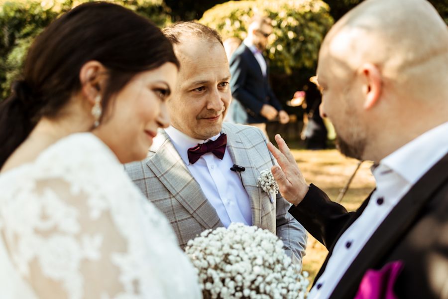 Słoneczny ślub w Młynie nad Starą Regą 