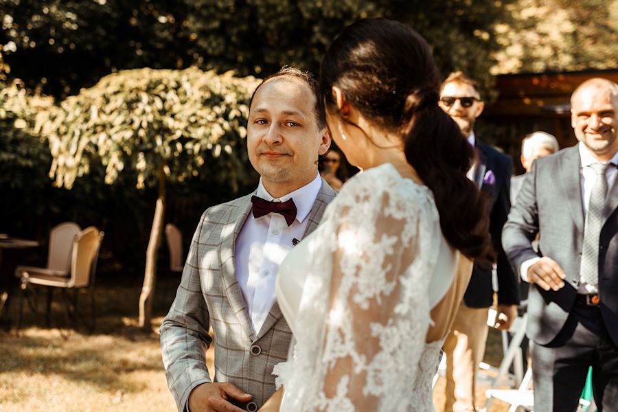 Słoneczny ślub w Młynie nad Starą Regą 