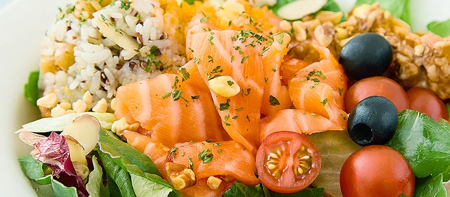 신선하게 즐기는 연어포케