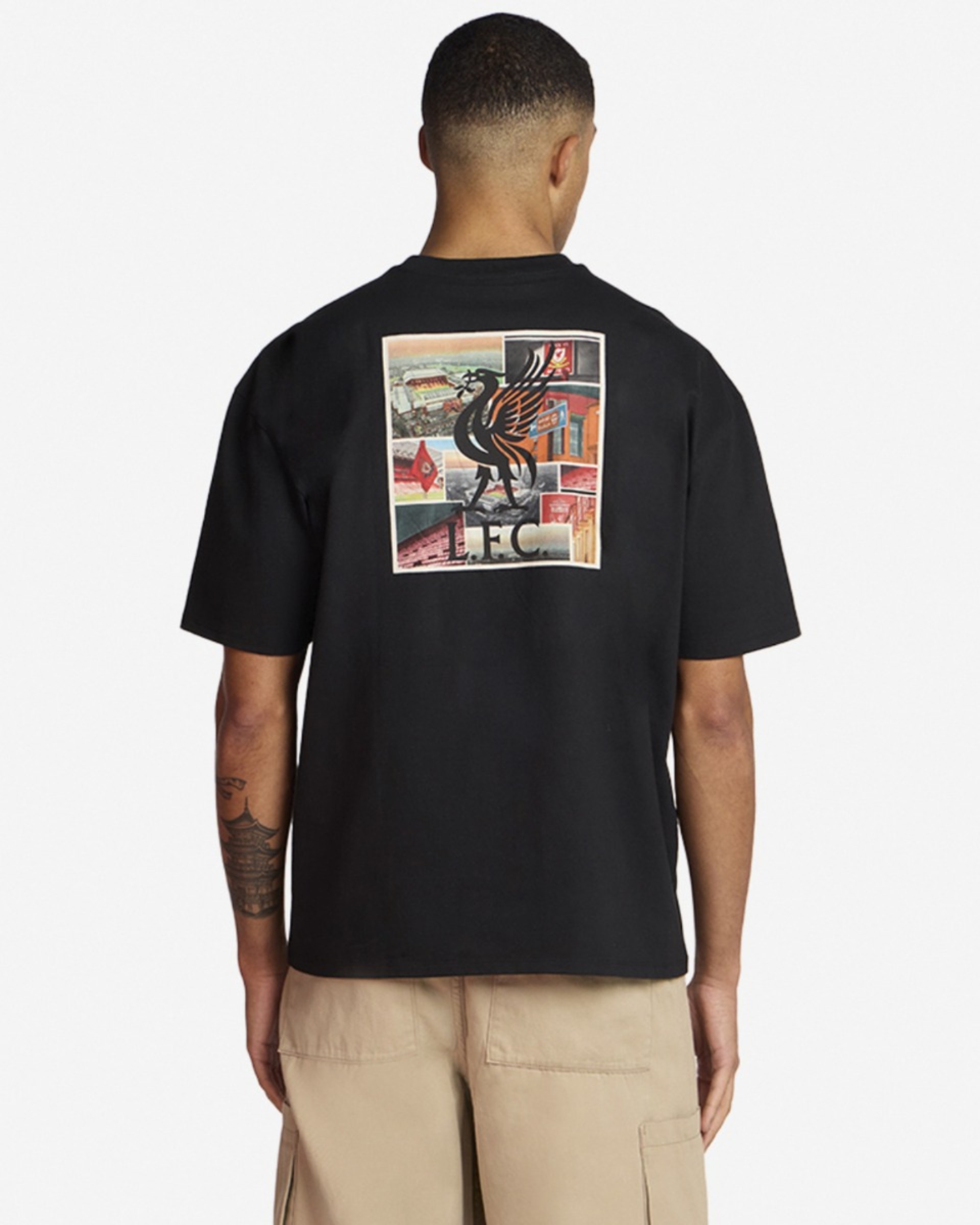 Camiseta Anfield con fotografía extragrande para hombre, de LFC, negra - Image 1