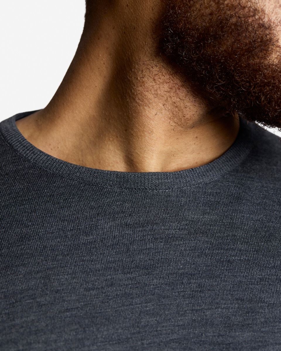 Pull à col rond en laine mérinos extra fine LFC X John Smedley pour homme, anthracite - Image 4