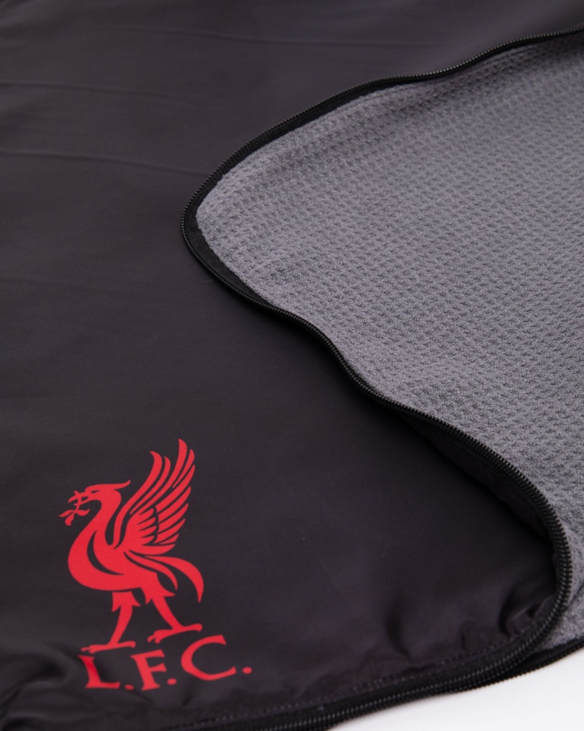 Toalla con capucha impermeable LFC - Image 2