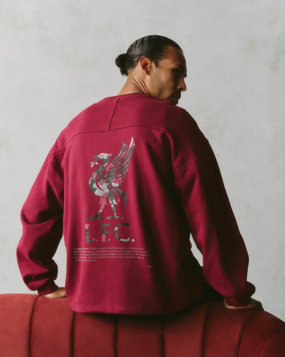 LFC สำหรับผู้ชายรุ่นโอเวอร์ไซส์ YNWA Toggle Sweat เชอร์รี่ - Image 1