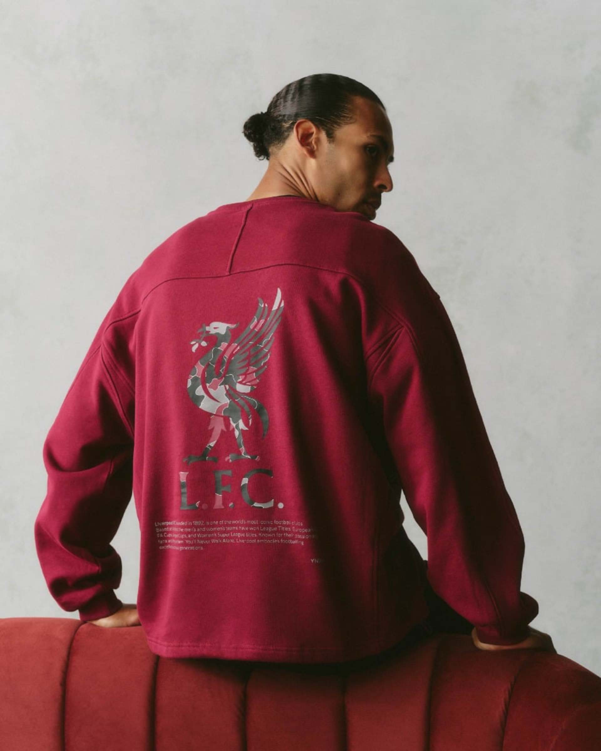 LFC สำหรับผู้ชายรุ่นโอเวอร์ไซส์ YNWA Toggle Sweat เชอร์รี่ - Image 1