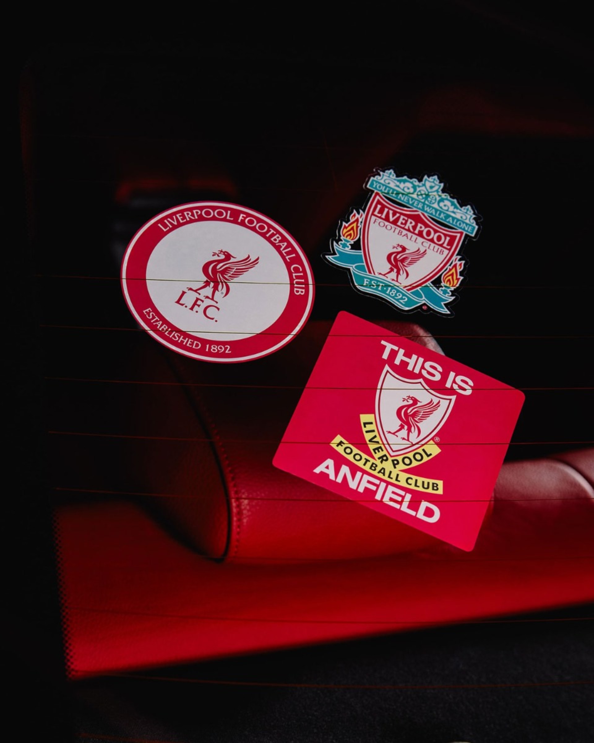 Juego múltiple de pegatinas LFC para coche - Image 2
