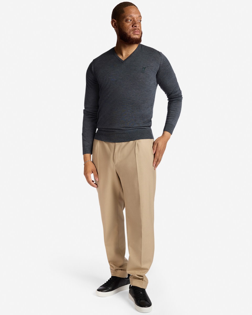 Jersey LFC X John Smedley de lana merino extrafina para hombre con cuello en V, color carbón - Image 3