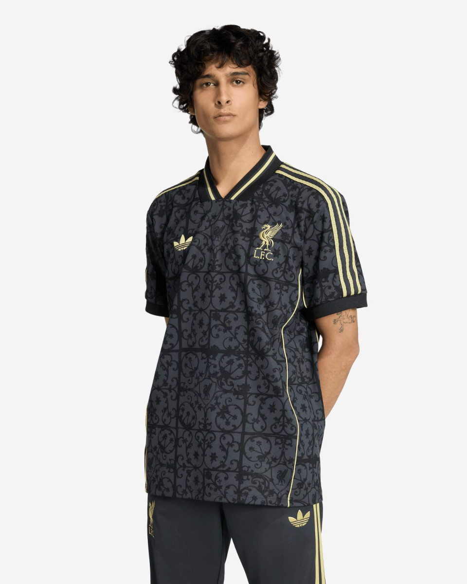 เสื้อยืดผู้ชาย LFC adidas 25/26 LFSTLR สีดำและสีทอง - Image 1