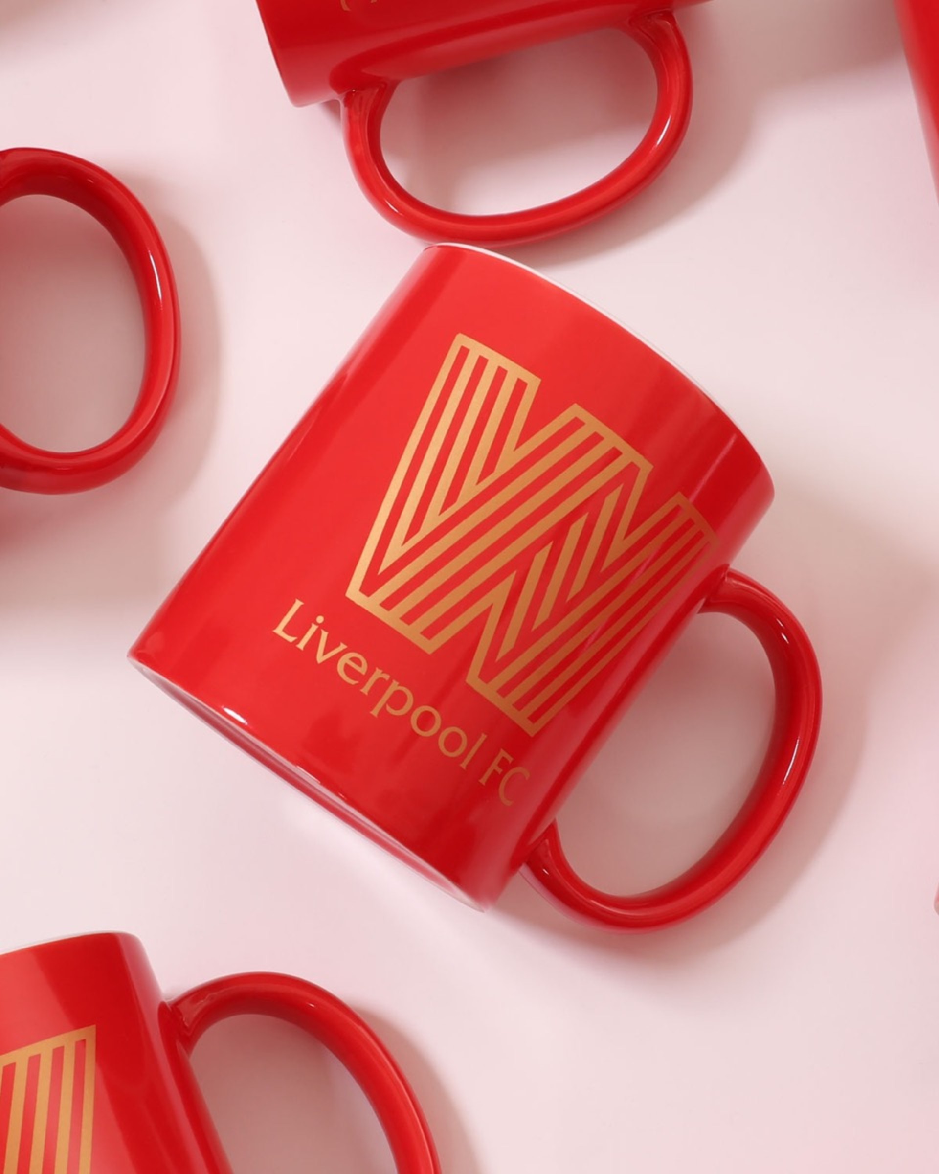 Taza LFC con letra W - Image 4