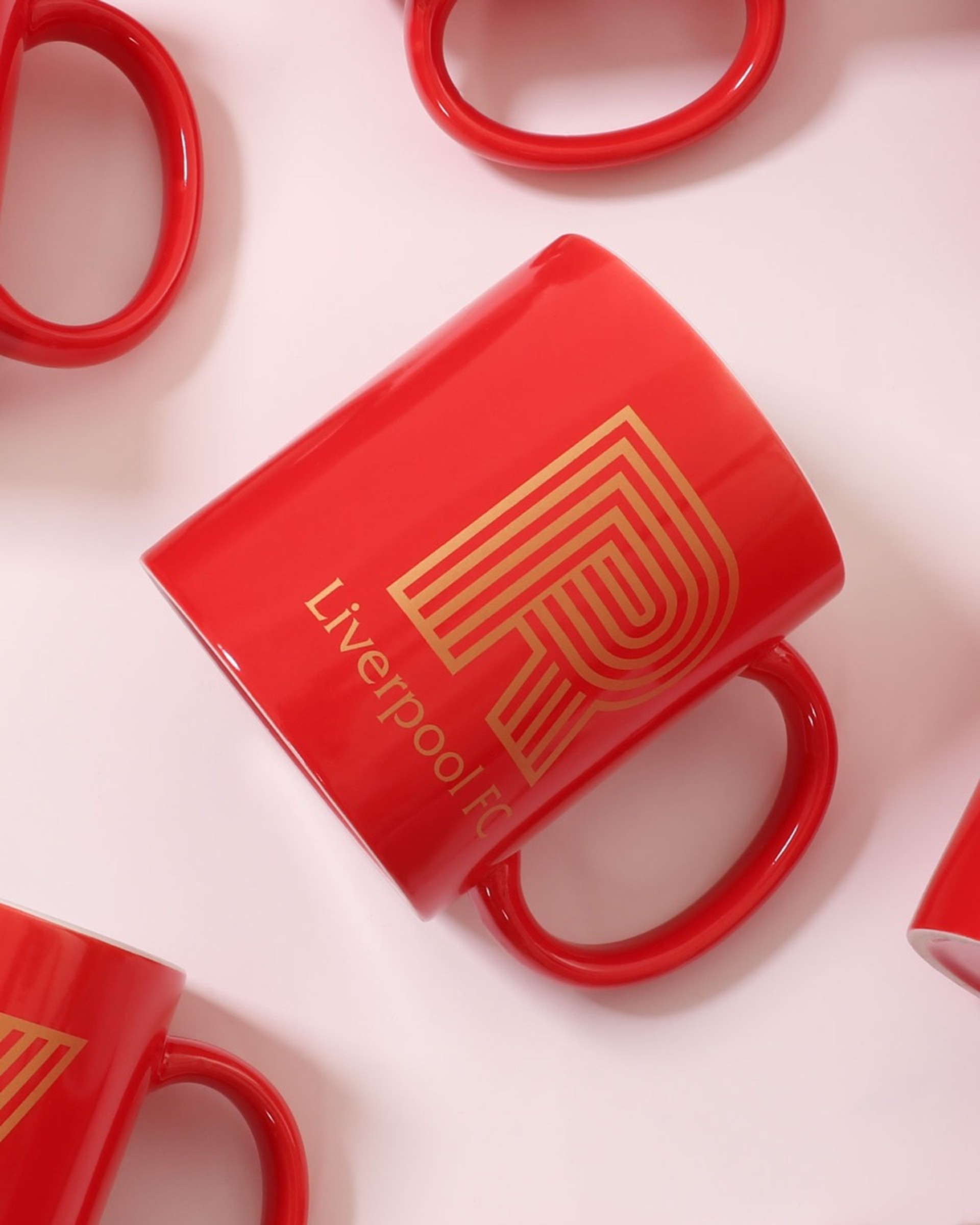 Taza LFC con letra R - Image 4