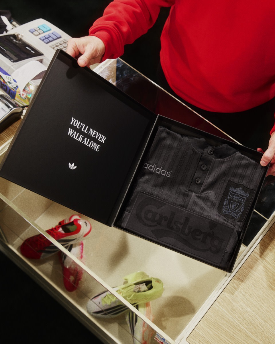 LFC adidas Bringback 95-96 Adults Special Edition Blackout Jersey - Image 3
