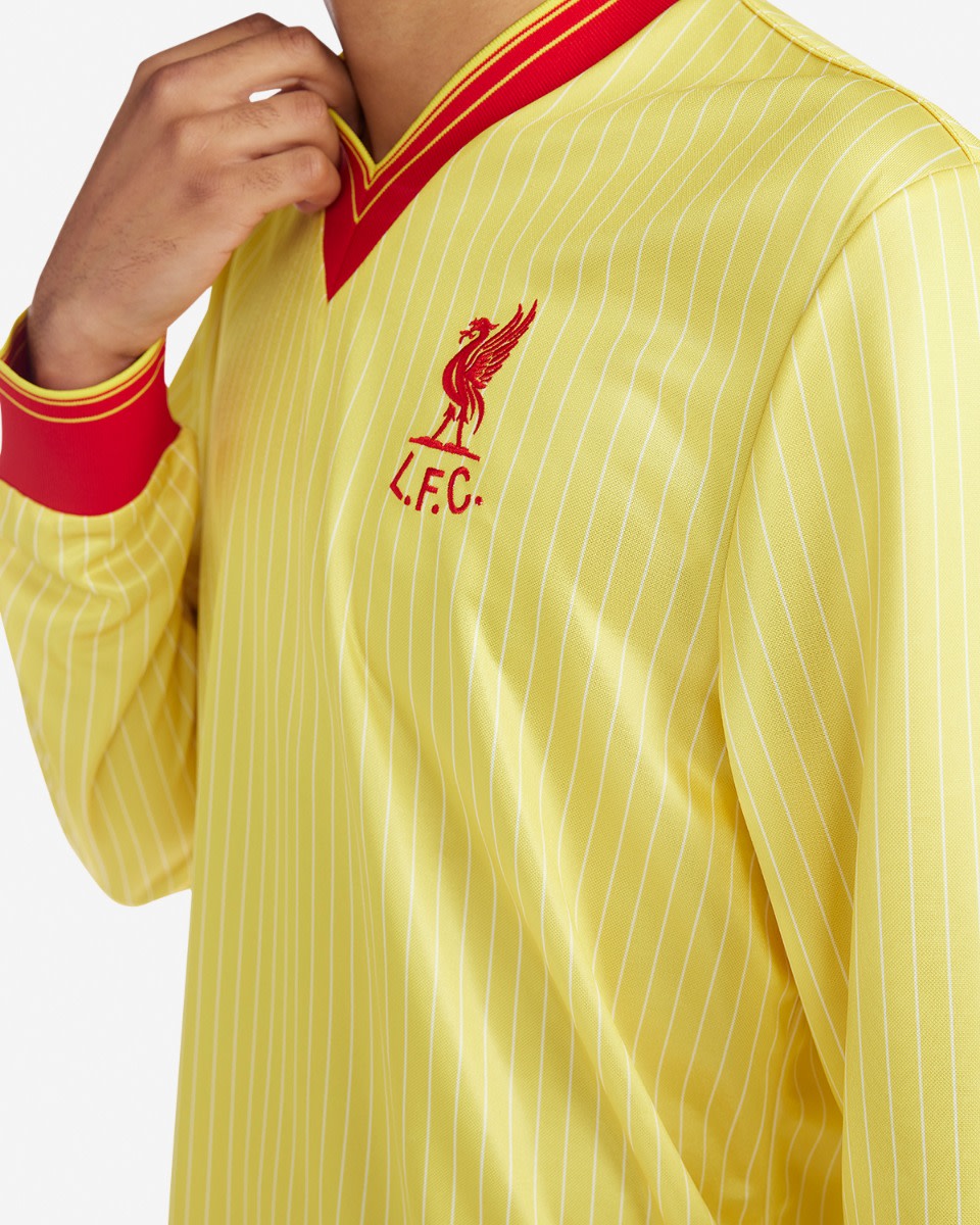 LFC Retro Mens 84/85 Away Shirt - Image 2