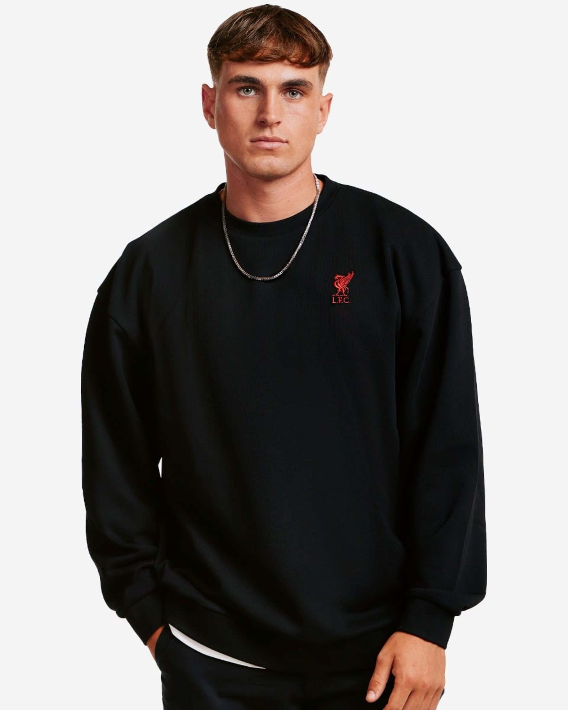 เสื้อสเวตเตอร์คอครูวไซส์สำหรับผู้ชาย LFC สีดำ - Image 3
