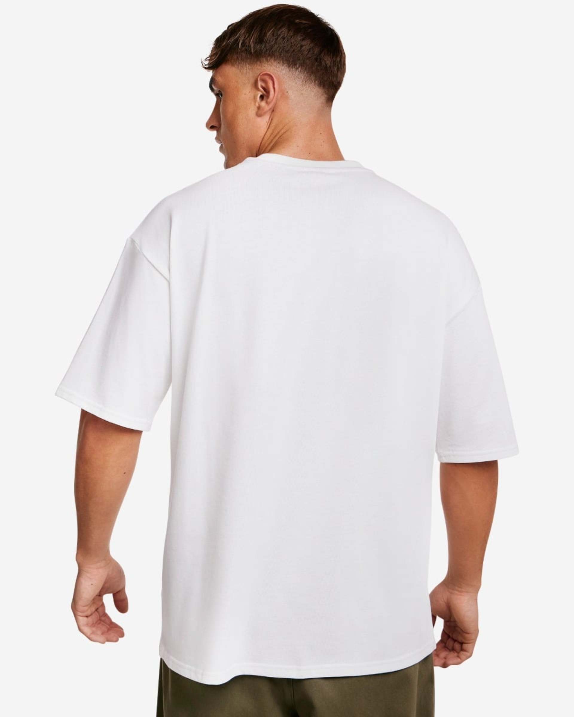 Camiseta LFC de gran tamaño con el emblema de Liverbird para hombre, blanca - Image 4