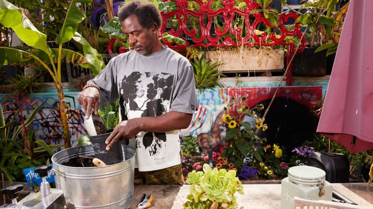 Ron Finley: urban farming from the ground up