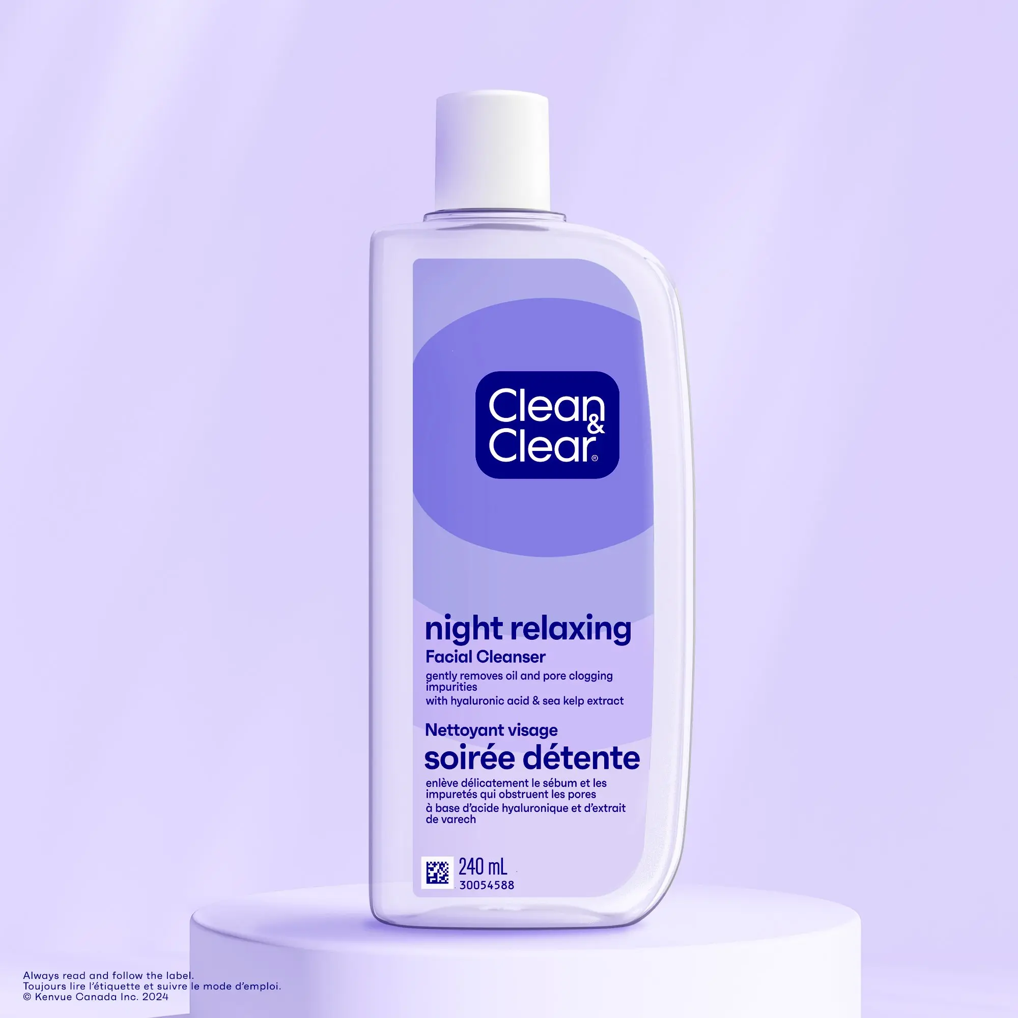 Vue de face de la bouteille de nettoyant visage Clean and Clear® Night Relaxing®, 240 ml