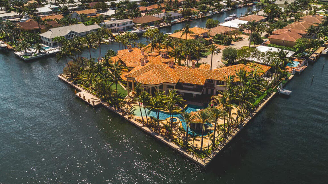 Aerial view a boathouse community