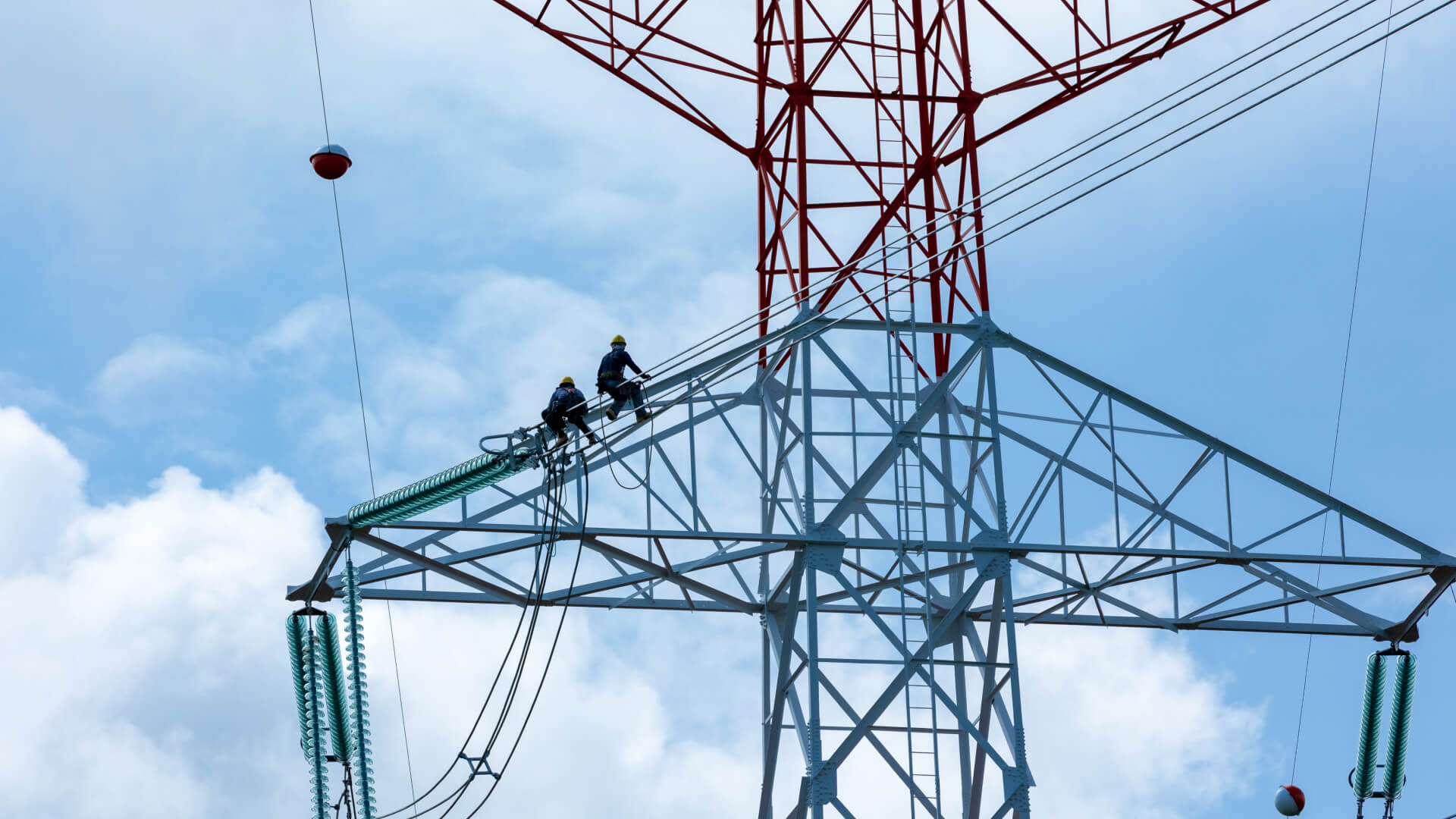 Quanta workers on top of an electric post