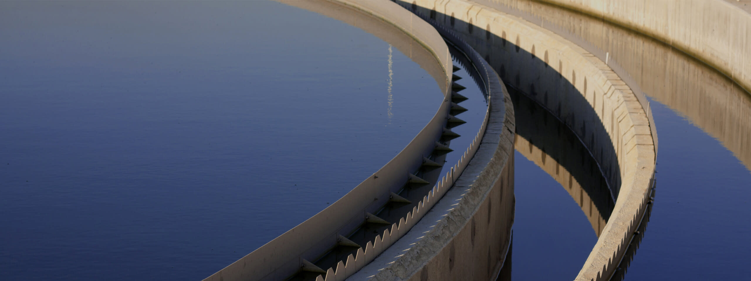 large abstract image of a fountain