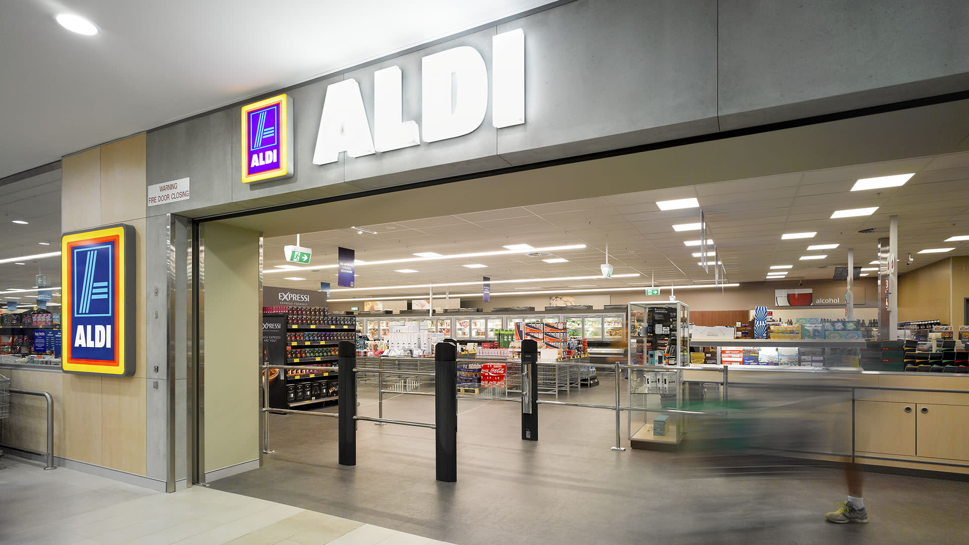 Aldi's entrance