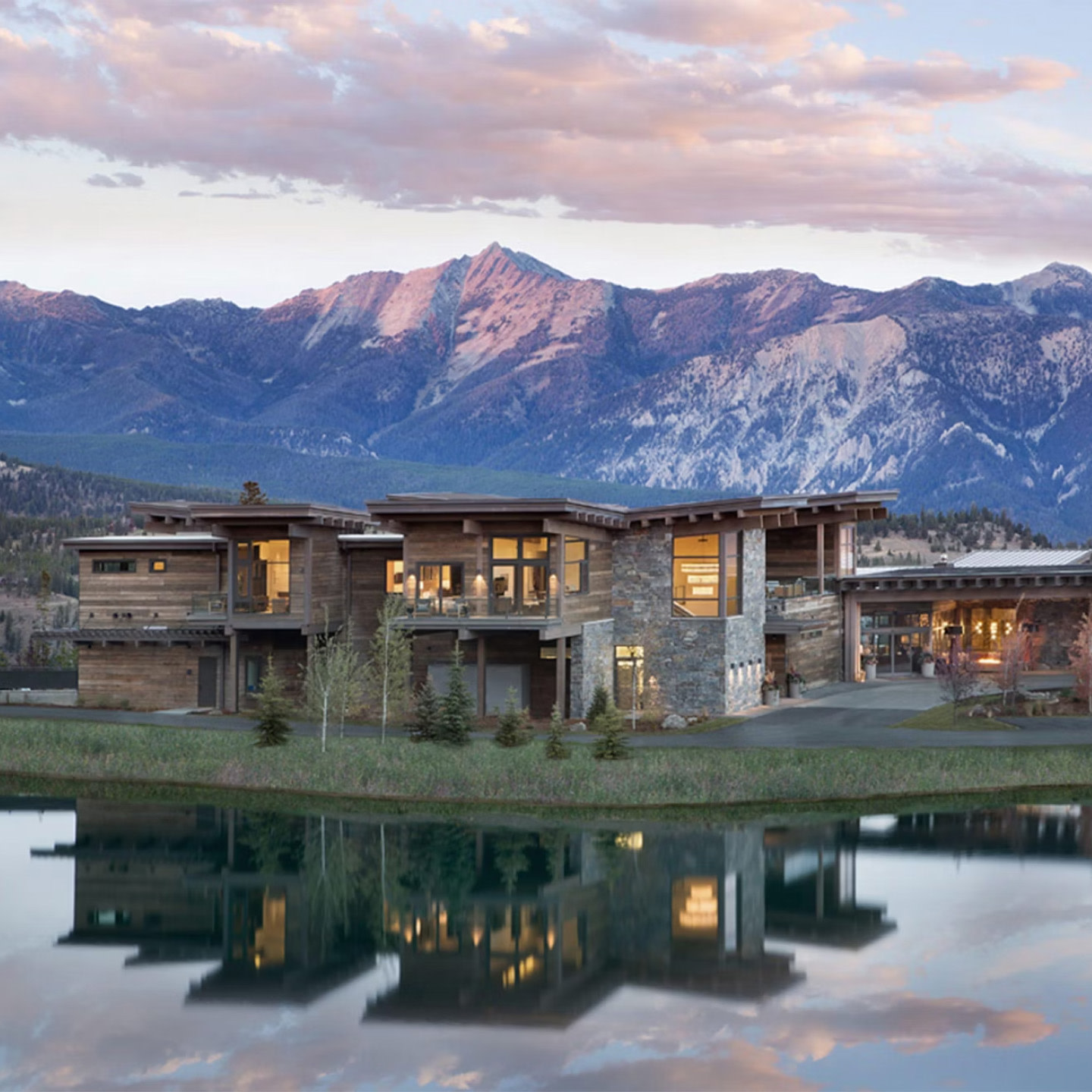 A luxurious wood cabin by a lake