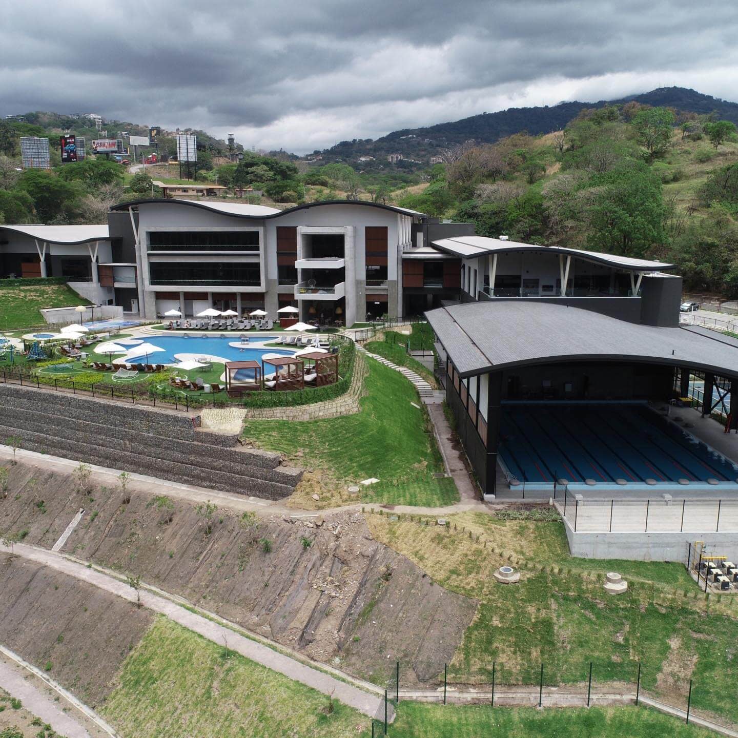 edificio en construcción por Edificar