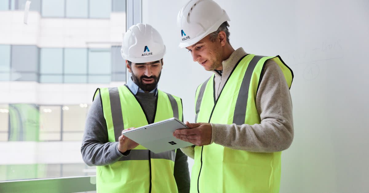 Agilité contractors working on a tablet