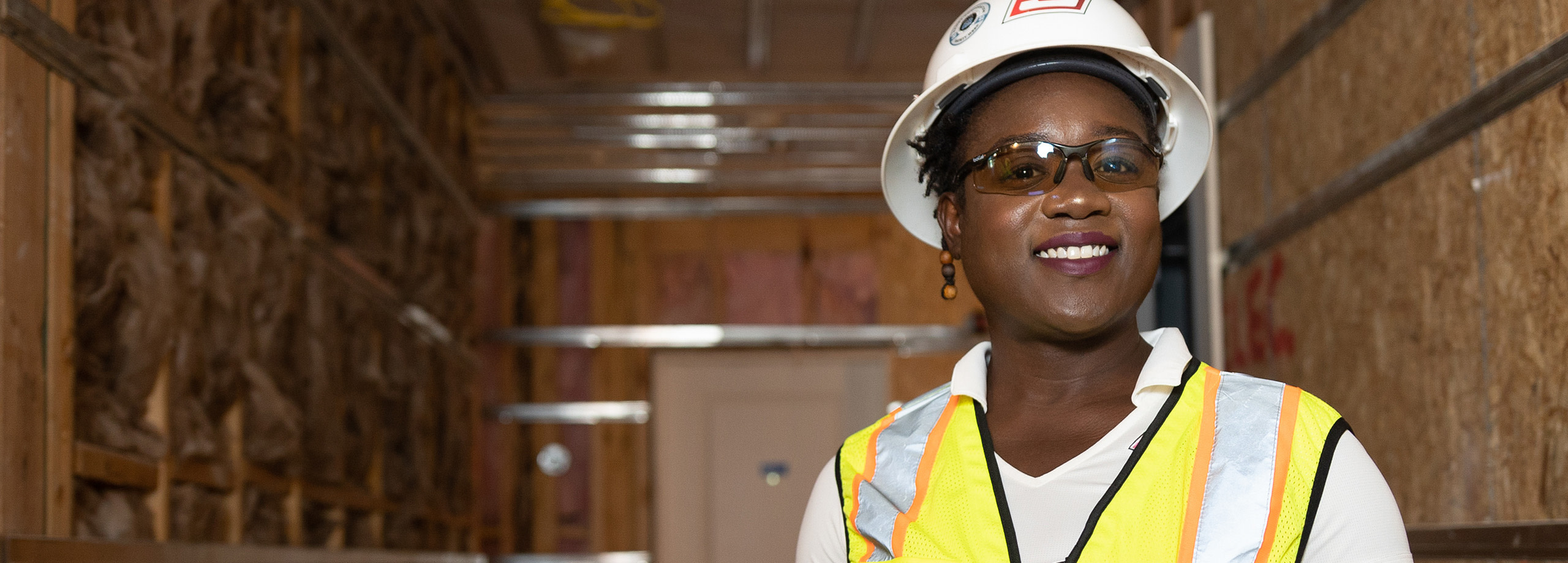 construction worker wearing ppe 