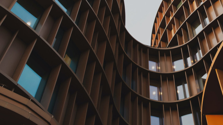 Curvature of a building's exterior