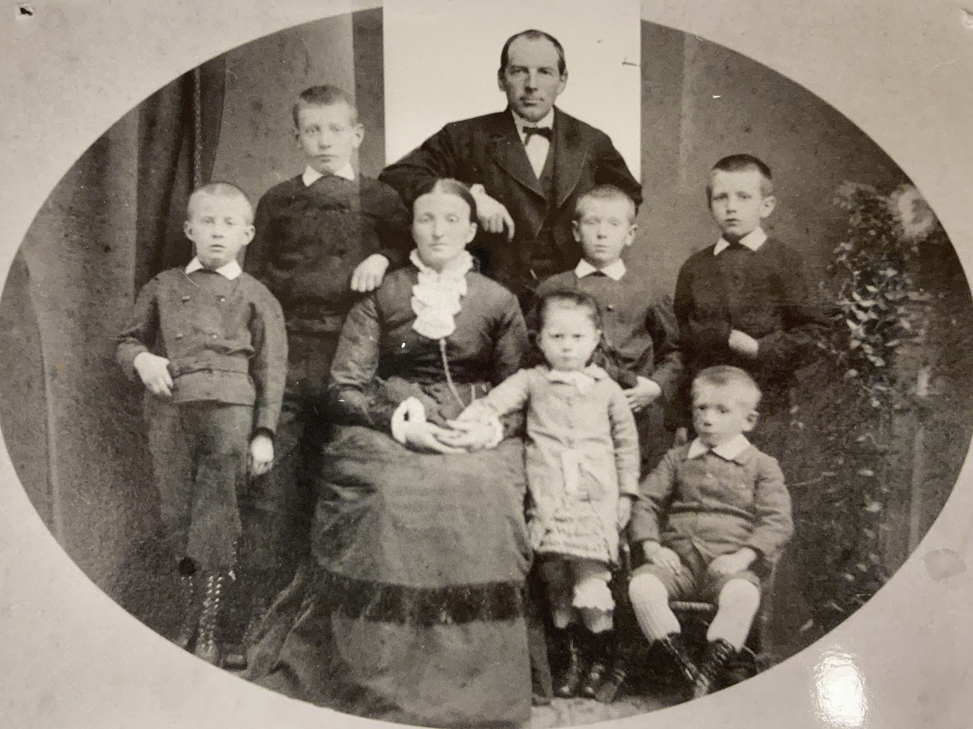 Gerrit Beltman boven-midden
Arend Beltman links van Gerrit Beltman