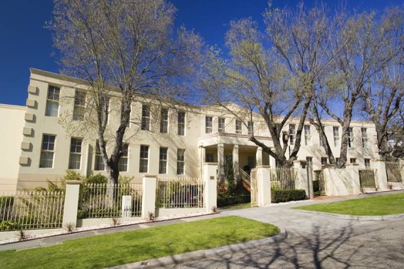 The current building on the site is a three-storey building built to replicate Georgian architecture.