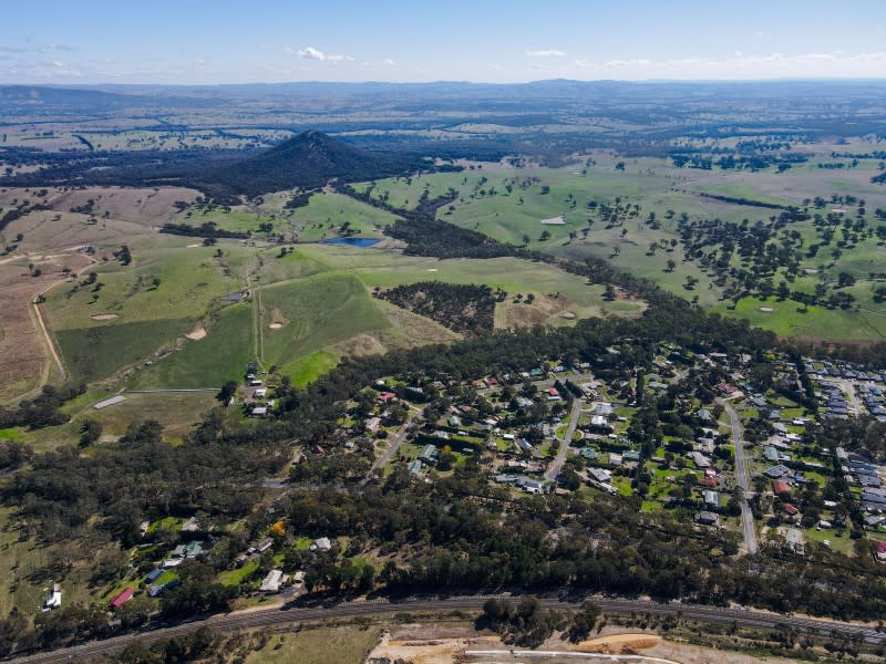 A large site under the Broadford Structure Plan, the site cost Jinding $320 million.