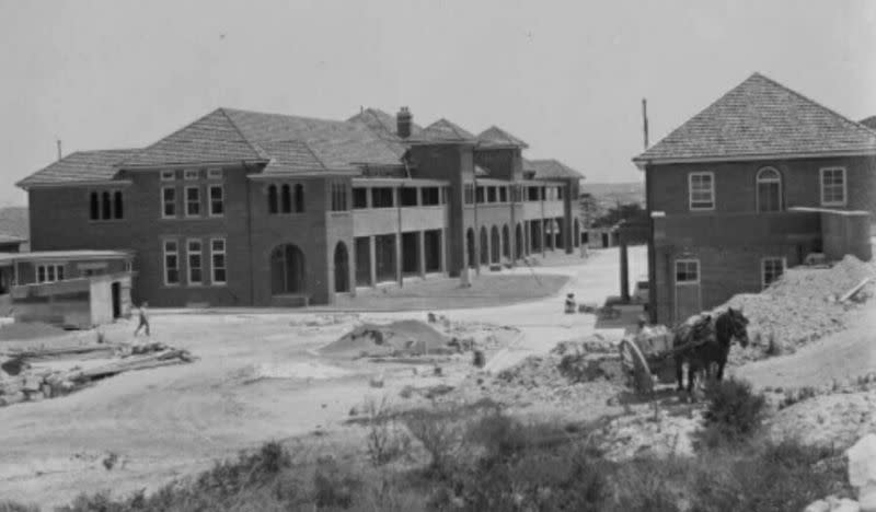 The original Manly Hospital was built between 1920 and 1928.