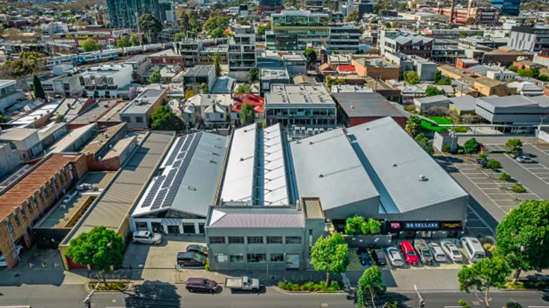 The 3500sqm block was previously owned by Blazer Clothing founder Peter Murray. 

