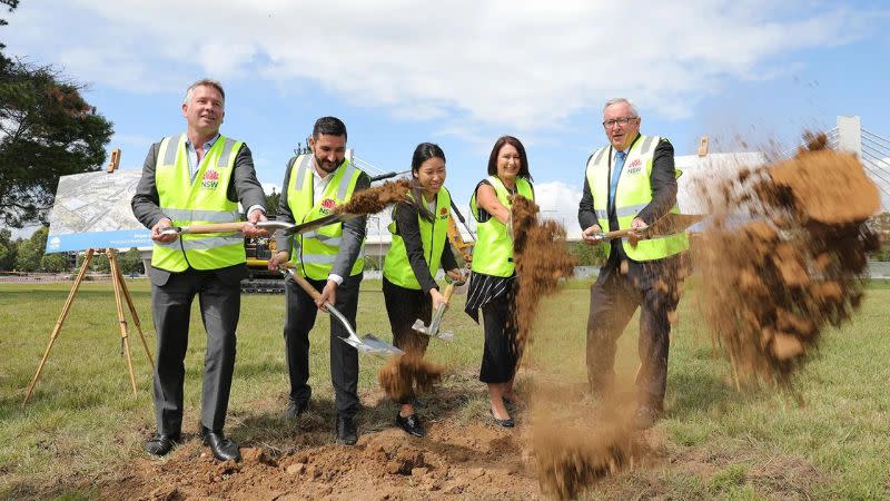 Health Minister Brad Hazzard, local Members of Parliament and representatives from Western Sydney Local Health District and Health Infrastructure turning soil at the Rouse Hill Hospital site.