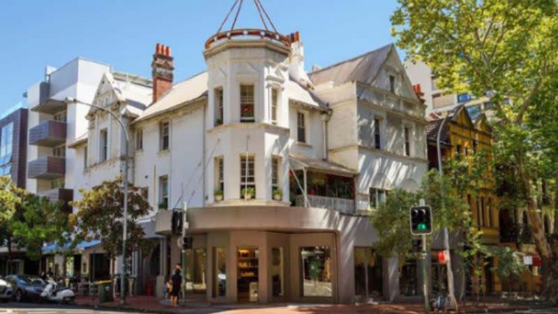 The existing terrace building at 61-63 Macleay Street, Potts Point.