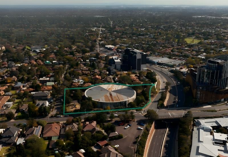 Aerial view of the former Yarra Valley Water tank site at 421 Upper Heidelberg Road, Ivanhoe, prior to demolition.