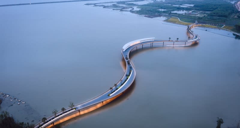 The Yuandang Bridge in China by Brearley Architects and Urbanists.