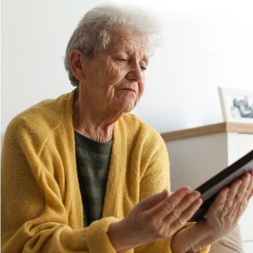 digital photo frame for elderly.width-800