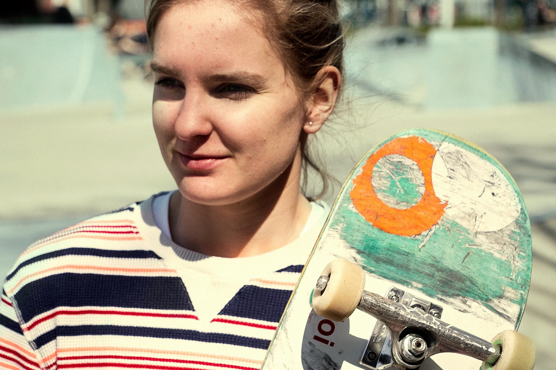 Olympisch skateboardster Roos Zwetsloot geeft kijkje in haar leven in mini-docu Commit