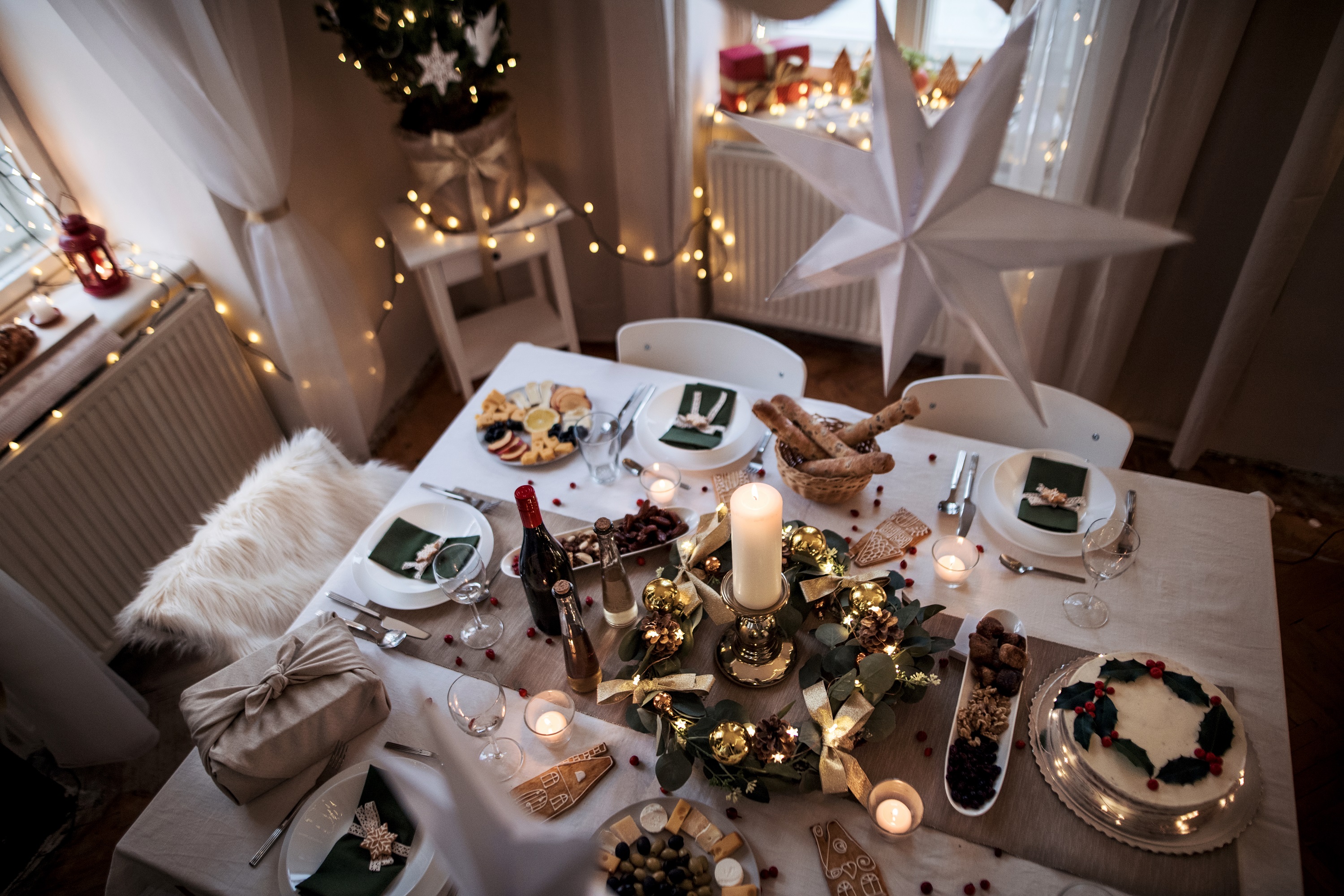 Weihnachtstisch dekorieren: Tipps & Ideen