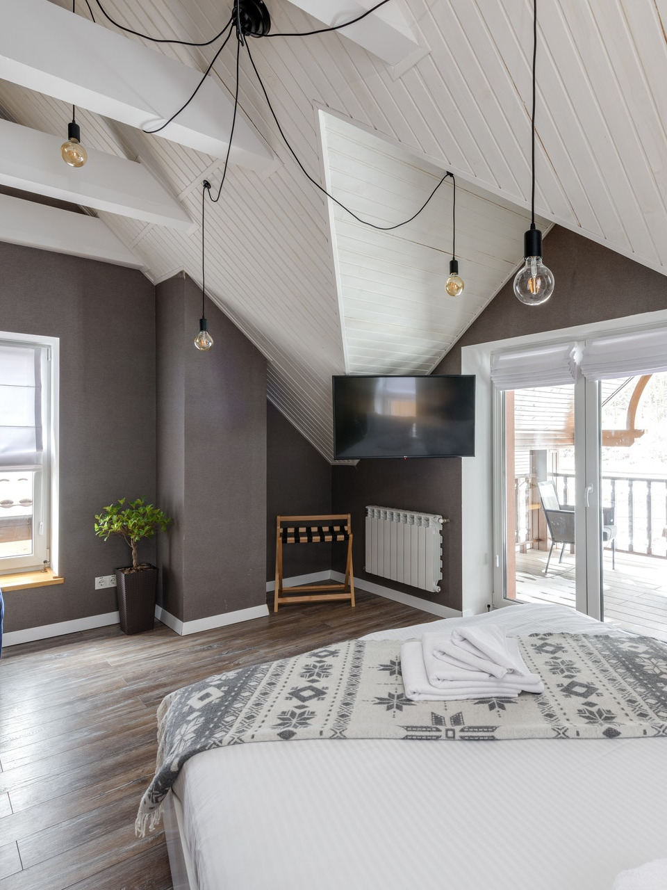 bett unter dachschräge platzieren: so sieht es gut aus | porta