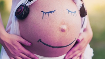 8-top-tips-for-your-pregnancy-photo-shoot-horizontal_teaser-d-445x250.jpg