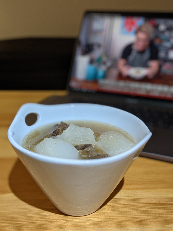 清湯牛腩 beef brisket and white radish in clear broth