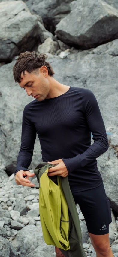 Active Light crewneck long-sleeve base layer top men