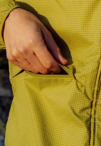 The Essentials windbreaker hooded jacket - zippered hand pockets