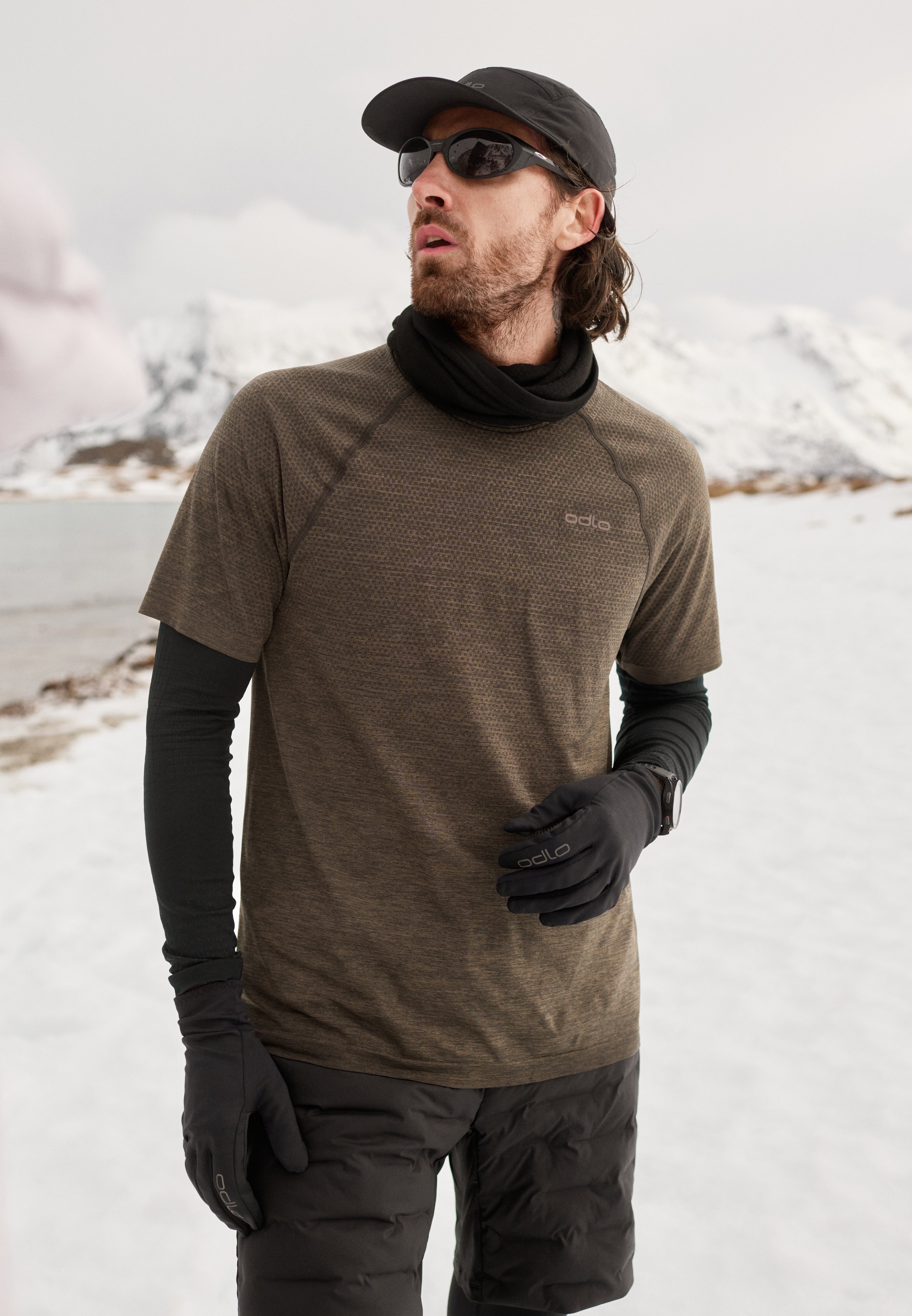 FW26 Winter running guide shoppable portrait Essential Seamless Tee men De